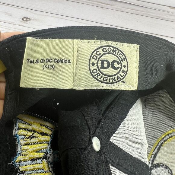 Batman Logo TV Black Yellow Embroidered Snapback Baseball Cap Hat DC Comics - Picture 7 of 7